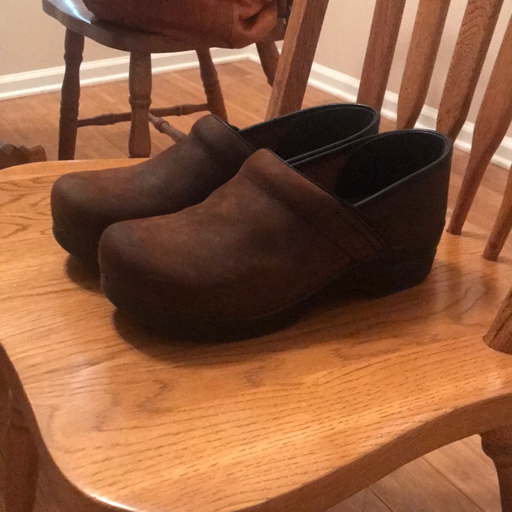 Brown Dansko shoes size 40. Great condition!